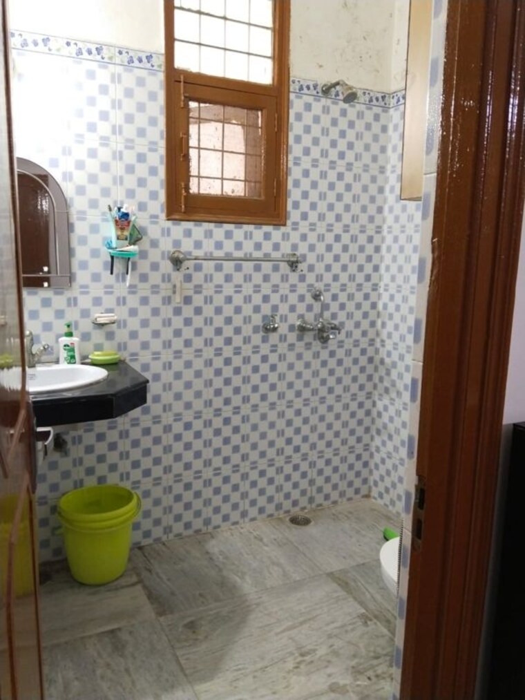 Bathroom, ss-mayfield-gardens 3 Bedroom 240 Sq.Yd. Builder Floor In Sector 51 Gurgaon 10292381