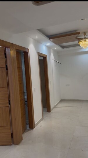 Building Lobby in 3 BHK Builder Floor at Anant Dham Society, Sector 49 – for Rent