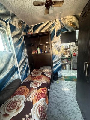 Bedroom in 1 BHK Apartment at Bandra West – for Rent