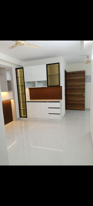 Furnished Amenities in 3.5 BHK Apartment at Amrapali Heartbeat City, Sector 107 – for Rent