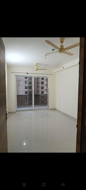 Room in 3.5 BHK Apartment at Amrapali Heartbeat City, Sector 107 – for Rent