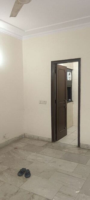 Room in 3 BHK Apartment at Chittaranjan Park – for Rent