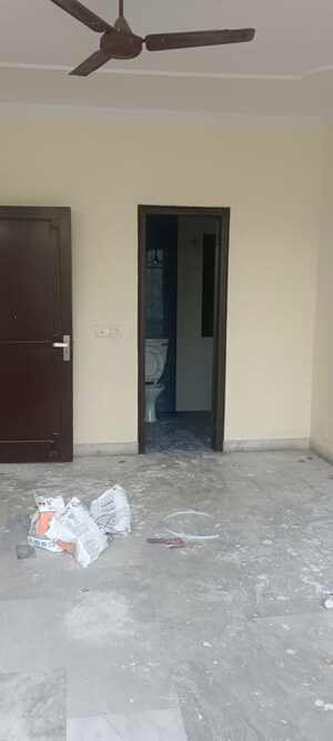 Room in 3 BHK Apartment at Chittaranjan Park – for Rent