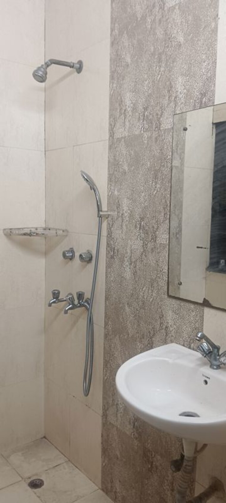 Master Bedroom, chittaranjan park 3 Bedroom 1350 Sq.Ft. Apartment In Chittaranjan Park Delhi 10292409