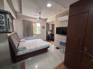 Bedroom in 3 BHK Apartment at Shree Vijay Vihar CHS, Chembur – for Rent