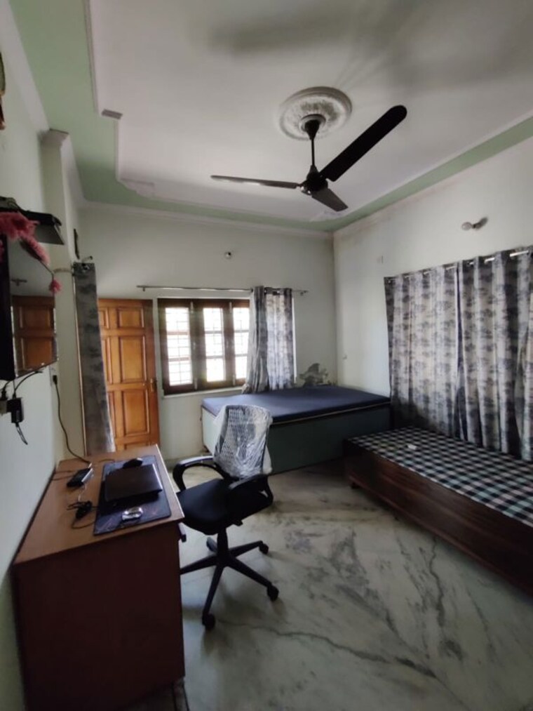 Room, dehradun cantt 4 Bedroom 381 Sq.Yd. Independent House In Dehradun Cantt Dehradun 10292614
