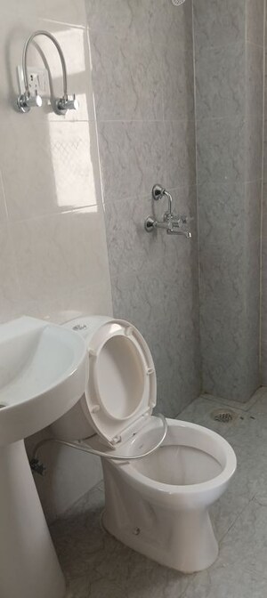 Bathroom in 3 BHK Apartment at Amrapali Heartbeat City, Sector 107 – for Rent