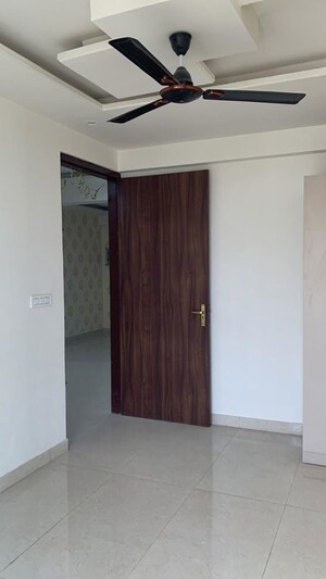 Room in 4 BHK Apartment at Tanishk Kanak Vrinda Heights, Patrakar Colony – for Rent