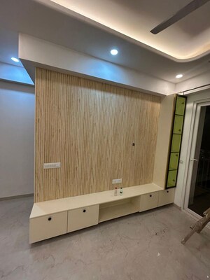 Room in 3 BHK Builder Floor at Smart World Orchard, Sector 61 – for Rent