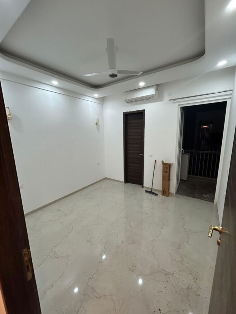 Room, smart-world-orchard 3 Bedroom 1595 Sq.Ft. Builder Floor In Sector 61 Gurgaon 10292656