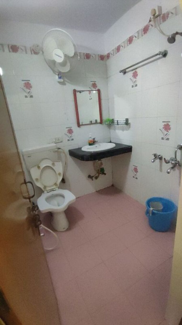 Bathroom, awas-vikas 2 Bedroom 2100 Sq.Ft. Independent House In Gomti Nagar Lucknow 10292658
