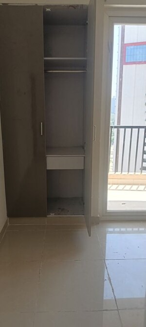 Room in 3 BHK Apartment at Amrapali Heartbeat City, Sector 107 – for Rent