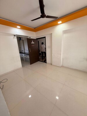 Room in 2 BHK Apartment at Oxford Comforts, Wanwadi – for Rent