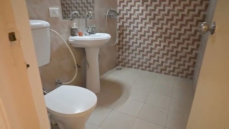 Bathroom, gaur-city-2-14th-avenue 2 Bedroom 1040 Sq.Ft. Apartment In Sector 16c Greater Noida Greater Noida 9886172