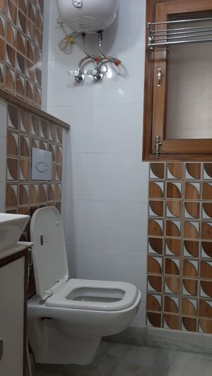 Washroom in 2 BHK Builder Floor at Lajpat Nagar I – for Rent