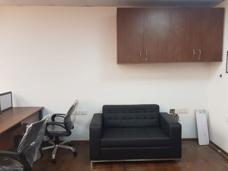 Living Room, sector 63 Commercial Office Space 1900 Sq.Ft. In Sector 63 Noida 10292989
