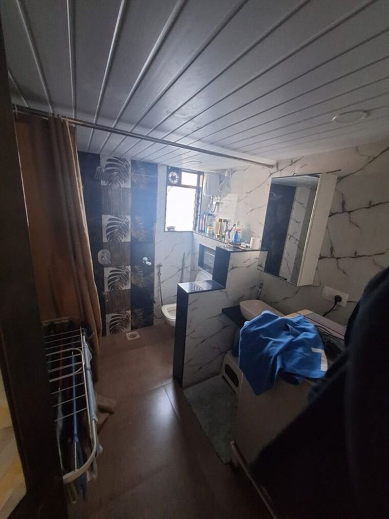 Attached Bathroom, bandra west 1 Bedroom 500 Sq.Ft. Apartment In Bandra West Mumbai 10293012