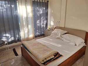 Bedroom in 1 BHK Apartment at Bandra West – for Rent