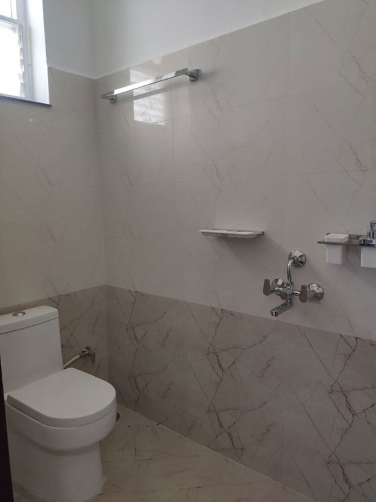 Bathroom, kondapur 3 Bedroom 2000 Sq.Ft. Builder Floor In Kondapur Hyderabad 10293033