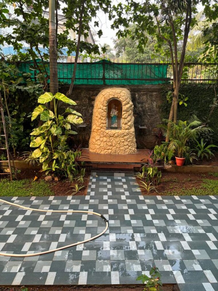 Exterior View, marve 6+ Bedroom 24000 Sq.Ft. Independent House In Marve Mumbai 10293164