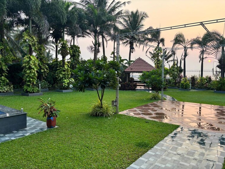 Garden, marve 6+ Bedroom 24000 Sq.Ft. Independent House In Marve Mumbai 10293164
