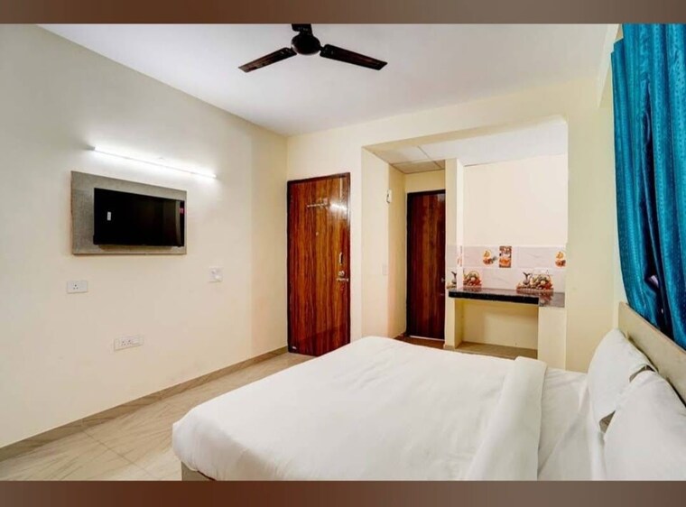 Bedroom, sector 72 6+ Bedroom 150 Sq.Yd. Independent House In Sector 72 Noida 10293095