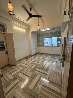 2 BHK Apartment For Rent in Khar West