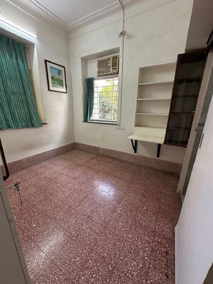 Room in 2 BHK Apartment at Khar West – for Rent