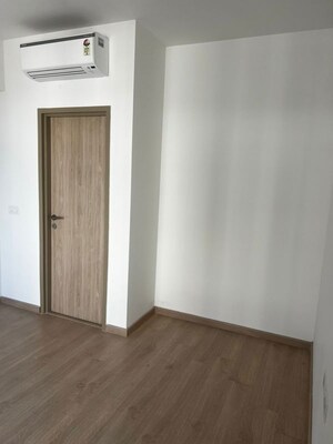 Room in 3 BHK Apartment at DLF Gardencity Enclave, Sector 93 – for Rent