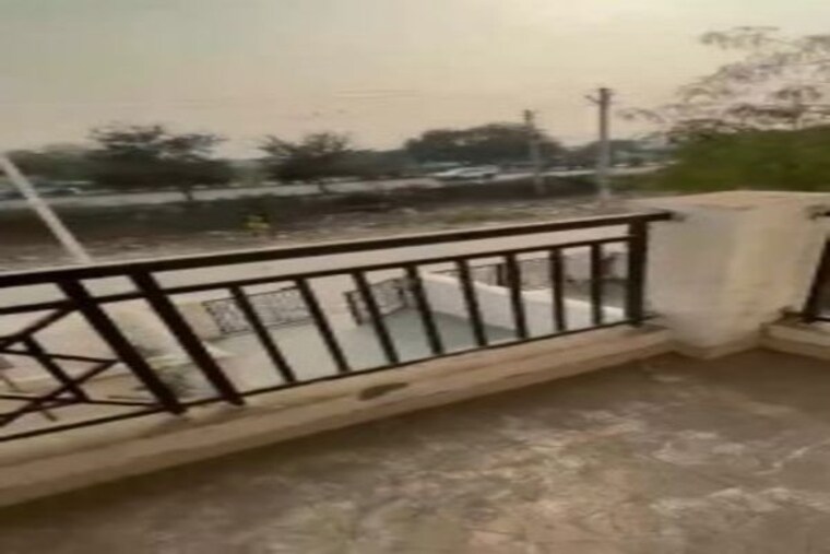 Balcony, bptp-floors 4 Bedroom 300 Sq.Yd. Apartment In Sector 70 Gurgaon 10293190