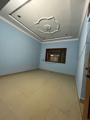 Room in 2 BHK Independent House at Mohba Bazar – for Rent