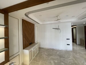 Kitchen in 4 BHK Builder Floor at Sector 40 – for Sale