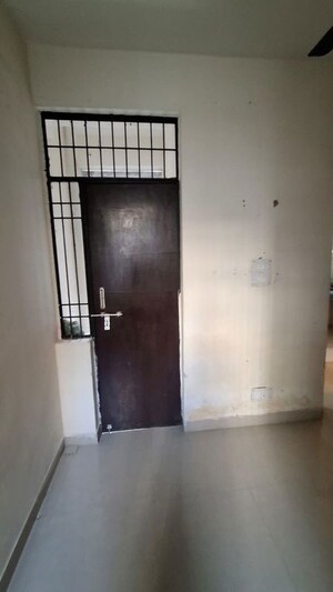 Room in 1 BHK Apartment at Sector 10 Greater Noida – for Sale