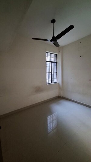 Room in 1 BHK Apartment at Sector 10 Greater Noida – for Sale