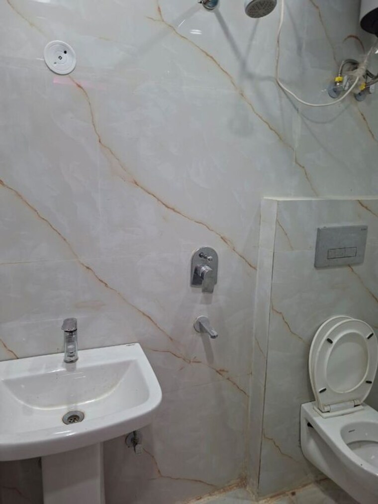 Bathroom, sushant lok i 2 Bedroom 100 Sq.Yd. Builder Floor In Sushant Lok I Gurgaon 10293184