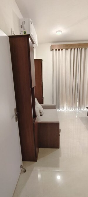 Furnished Amenities in 3 BHK Apartment at Parsvnath Planet, Gomti Nagar – for Rent