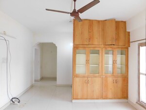 Furnished Amenities in 3 BHK Builder Floor at Sriram Nagar – for Rent