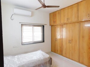 Room in 3 BHK Builder Floor at Sriram Nagar – for Rent