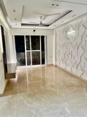 Room in 3.5 BHK Builder Floor at Sector 40 – for Sale