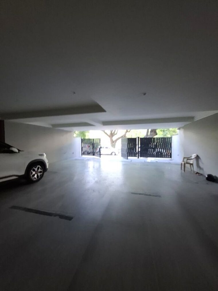  Parking, vasant vihar 3 Bedroom 2340 Sq.Ft. Builder Floor In Vasant Vihar Delhi 10293205