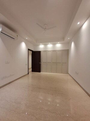 Room in 3 BHK Builder Floor at Vasant Vihar – for Rent