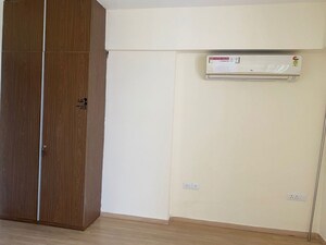 Room in 4 BHK Apartment at DLF Regal Gardens, Sector 90 – for Sale