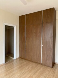 4 BHK + Servant Room Apartment For Sale in DLF Regal Gardens