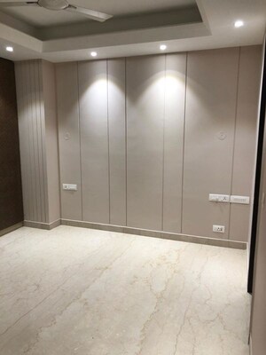 Room in 3 BHK Builder Floor at Sushant Lok I – for Rent