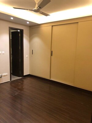 Room in 3 BHK Builder Floor at Sushant Lok I – for Rent