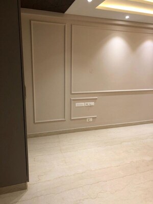 Room in 3 BHK Builder Floor at Sushant Lok I – for Rent