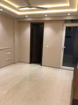 Room in 3 BHK Builder Floor at Sushant Lok I – for Rent