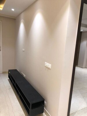 Room in 3 BHK Builder Floor at Sushant Lok I – for Rent