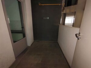 Room in 4 BHK Apartment at Kalpataru Immensa B, Kolshet Road – for Rent