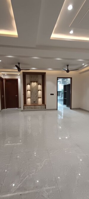 Room in 4 BHK Builder Floor at Puri Aman Vilas, Sector 89 – for Sale